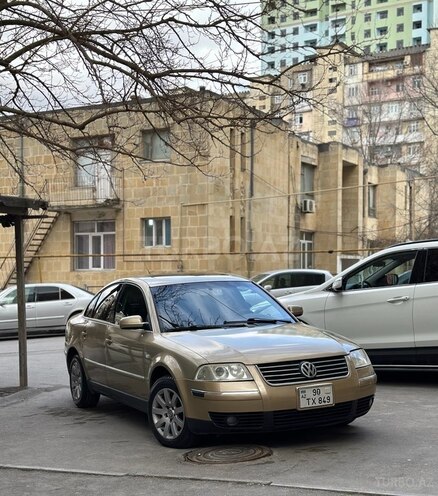 Volkswagen Passat-1