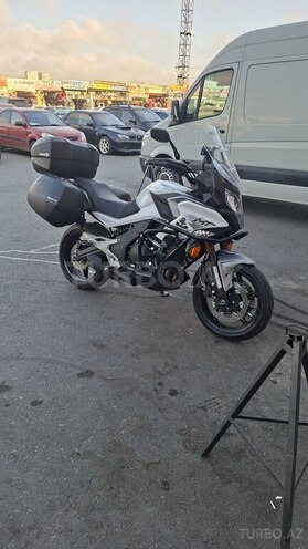 CFMOTO 700 MT-1