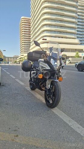 CFMOTO 700 MT-3