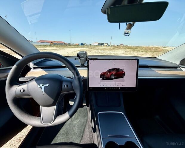 Tesla Model Y-7
