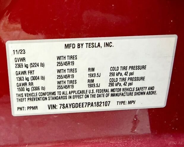 Tesla Model Y-11