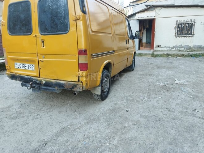 Ford Transit-5