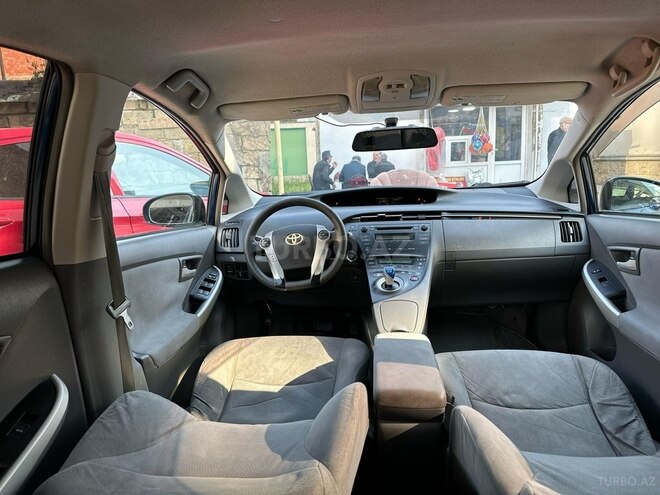 Toyota Prius-10