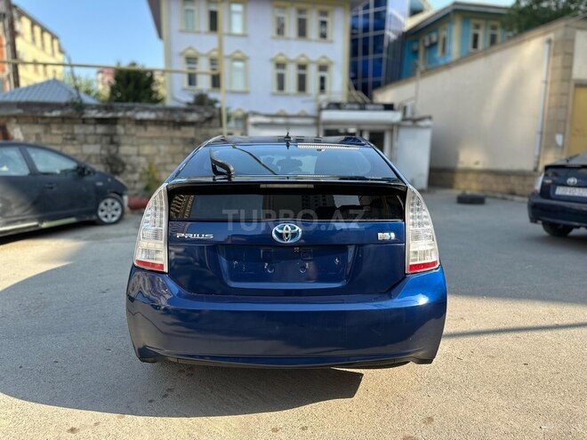 Toyota Prius-8