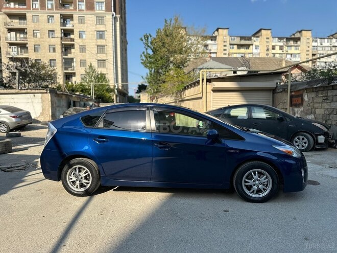 Toyota Prius-5