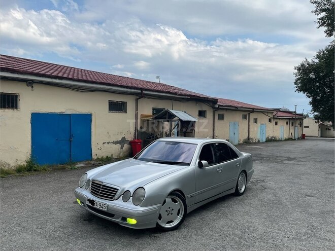 Mercedes E 240-1