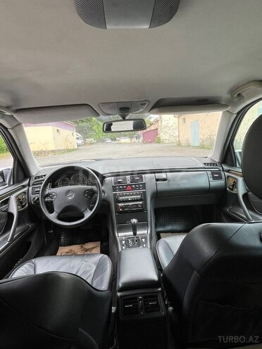 Mercedes E 240-3