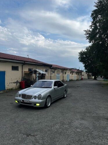 Mercedes E 240-6