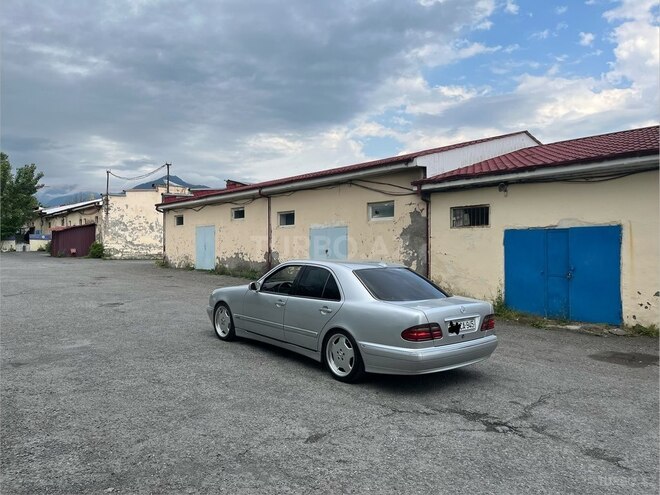 Mercedes E 240-4
