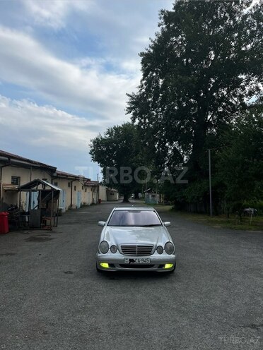 Mercedes E 240-8