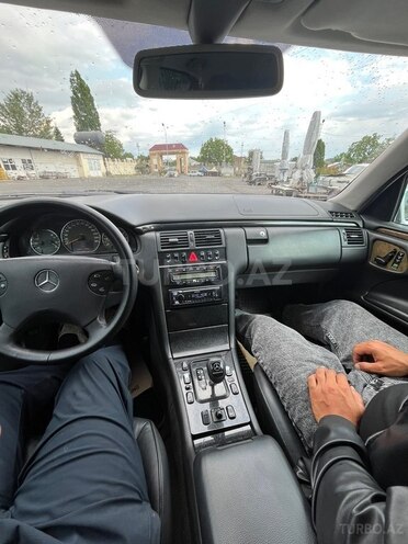Mercedes E 240-15