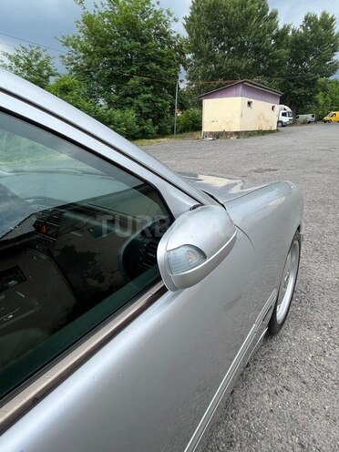 Mercedes E 240-13