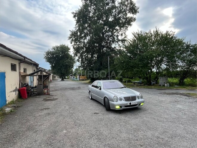 Mercedes E 240-10