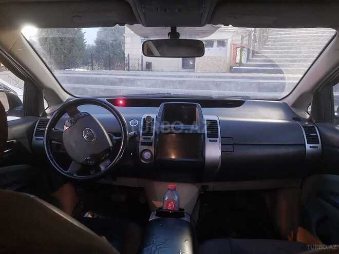 Toyota Prius-5