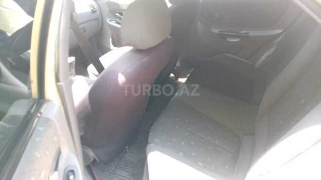 Hyundai Accent-11
