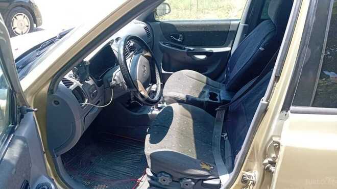 Hyundai Accent-9