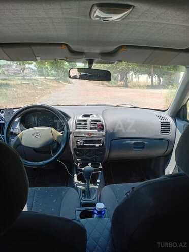 Hyundai Accent-10