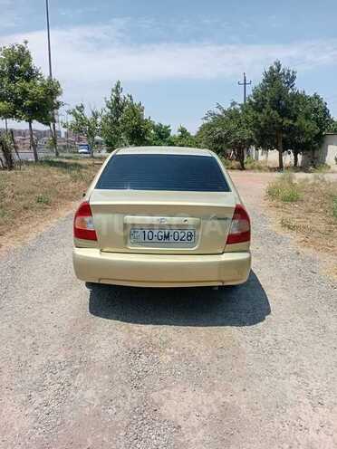 Hyundai Accent-4