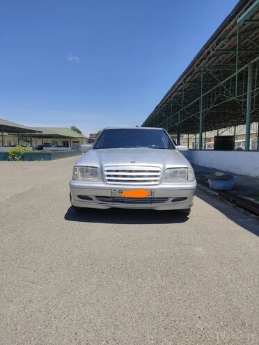 Mercedes C 220-1