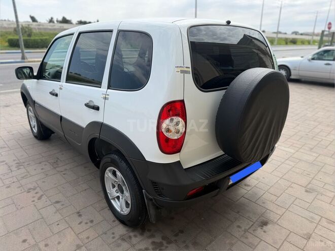 Chevrolet Niva-8