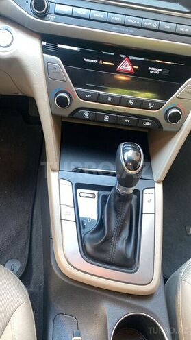 Hyundai Elantra-8