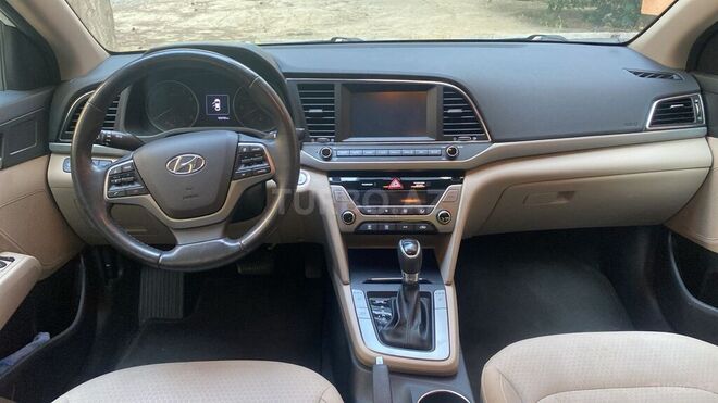 Hyundai Elantra-6