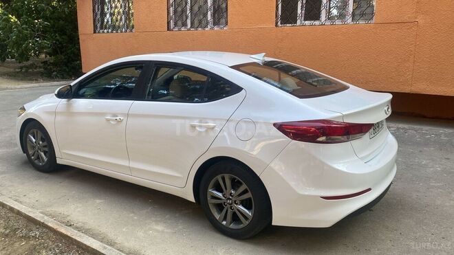 Hyundai Elantra-3