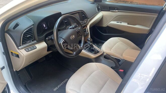 Hyundai Elantra-7