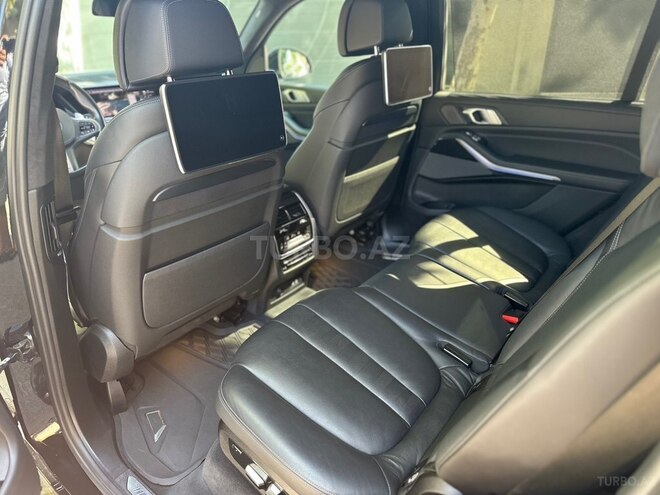 BMW X7-8
