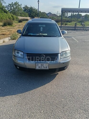 Volkswagen Passat-1