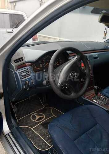 Mercedes E 230-10
