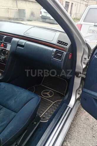 Mercedes E 230-12