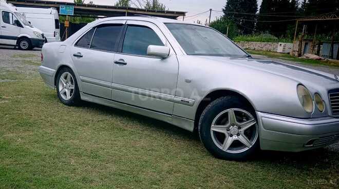 Mercedes E 230-3