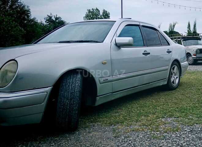 Mercedes E 230-2