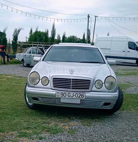 Mercedes E 230-1