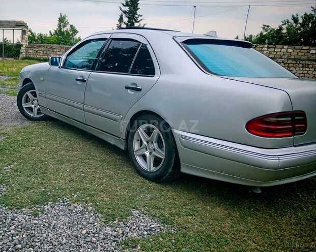 Mercedes E 230-7