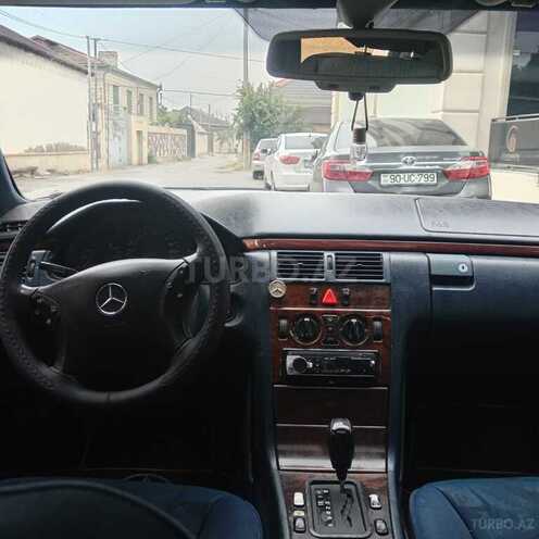 Mercedes E 230-9