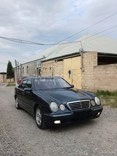 Mercedes E 200-1