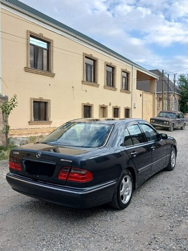 Mercedes E 200-3