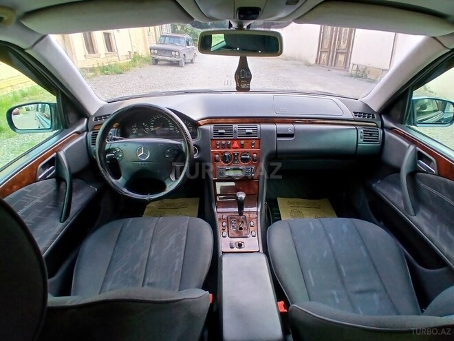Mercedes E 200-5