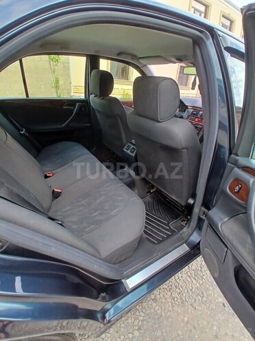 Mercedes E 200-7