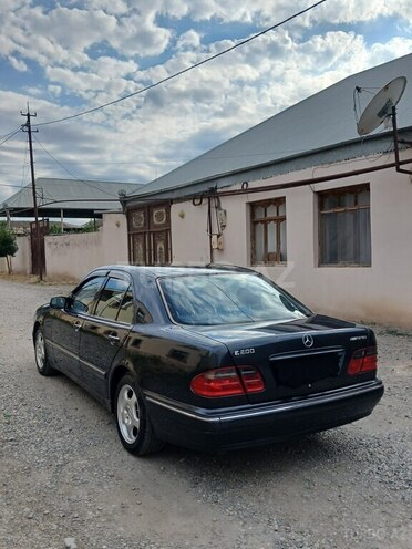 Mercedes E 200-4