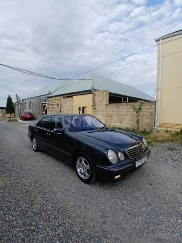 Mercedes E 200-10