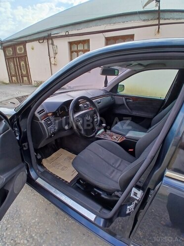 Mercedes E 200-6