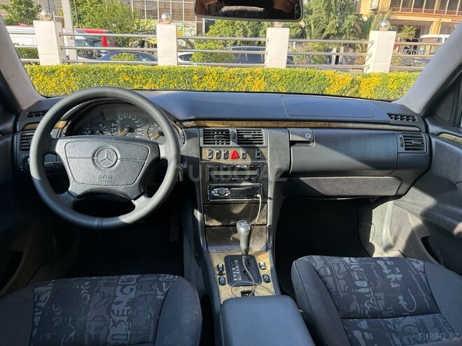 Mercedes E 280-9