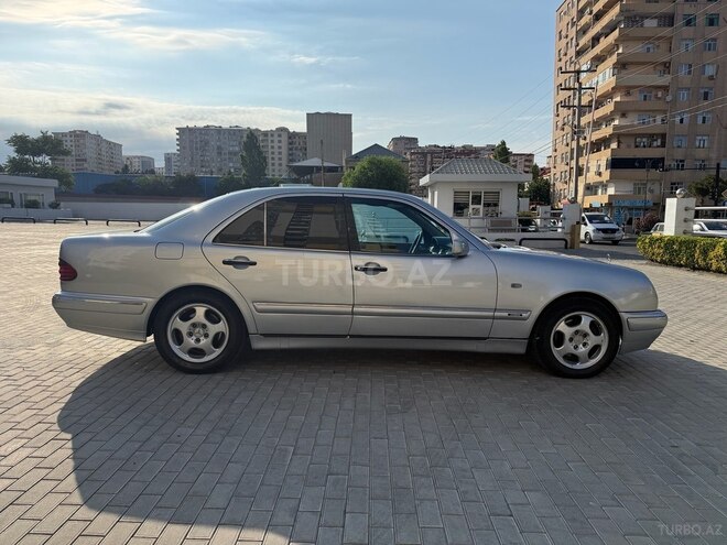 Mercedes E 280-5