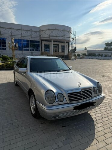 Mercedes E 280-3