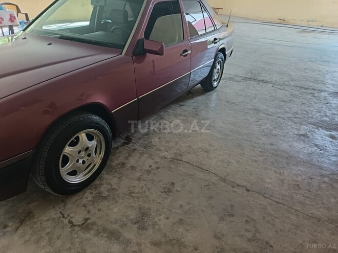 Mercedes 200 E-8