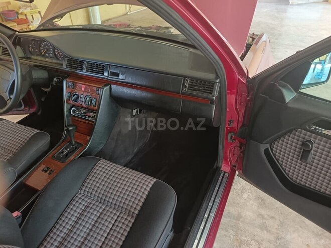 Mercedes 200 E-11