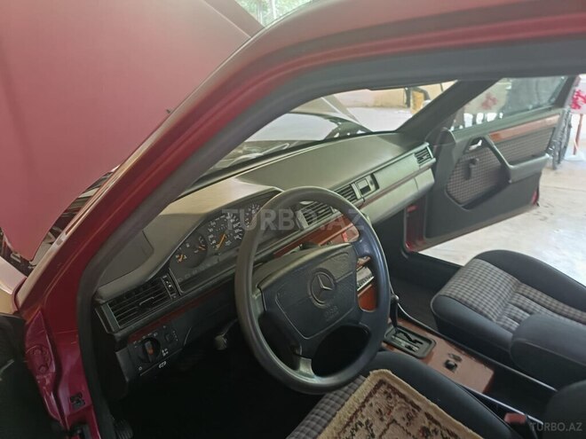 Mercedes 200 E-14